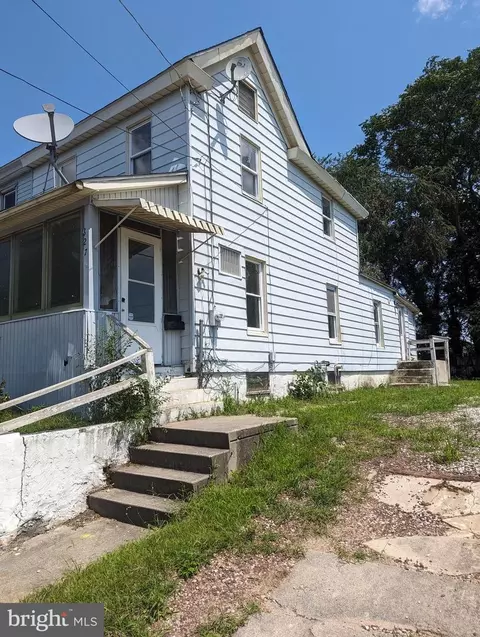 827 N 3rd St, Millville, NJ 08332