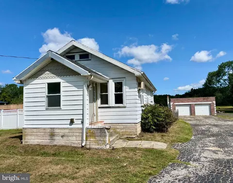 838 Elmer Rd, Vineland, NJ 08360