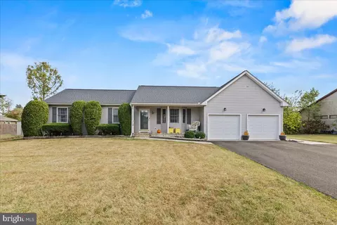 715 Victoria Ct, Vineland, NJ 08361