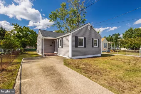 102 N 8th St, Millville, NJ 08332