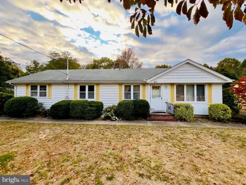 1270 Oak Ln, Vineland, NJ 08360