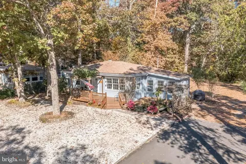 214 SE Lakeshore Dr, Millville, NJ 08332