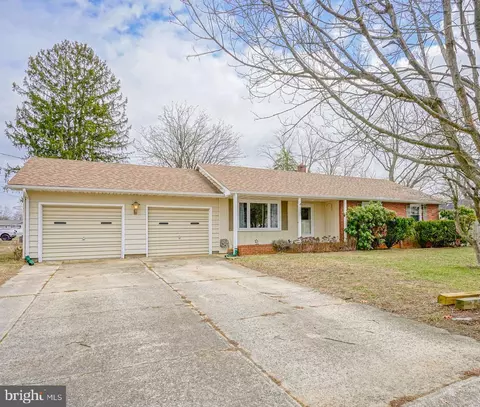 1999 Beverly Dr, Vineland, NJ 08360