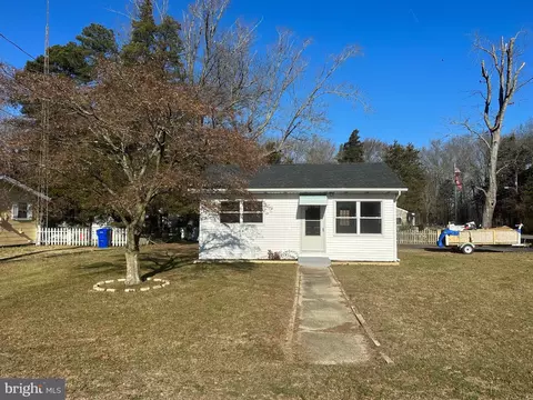 1214 NE Lakeshore Dr, Millville, NJ 08332