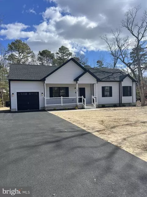 53 Sharp St N, Millville, NJ 08332