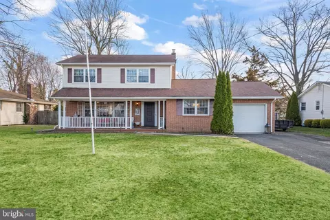 1191 Woodcrest Dr, Vineland, NJ 08360