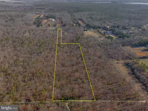 989 Carmel Rd, Millville, NJ 08332
