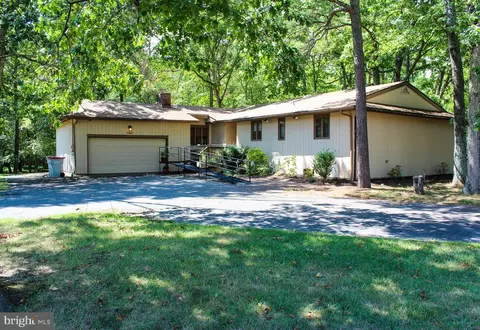 3299 Swan Dr, Vineland, NJ 08361