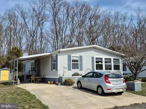 768 E Garden Rd #104, Vineland, NJ 08360