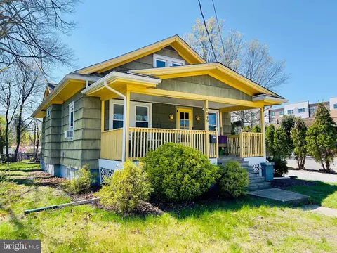 1049 E Almond St, Vineland, NJ 08360