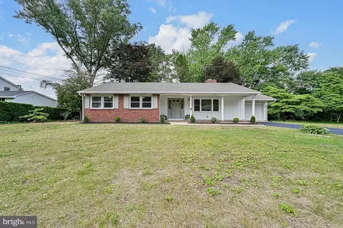 2526 Dahliadel Dr, Vineland, NJ 08361