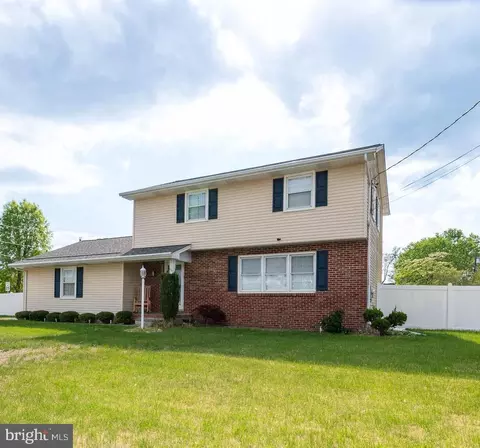 664 Brentwood Dr, Vineland, NJ 08361