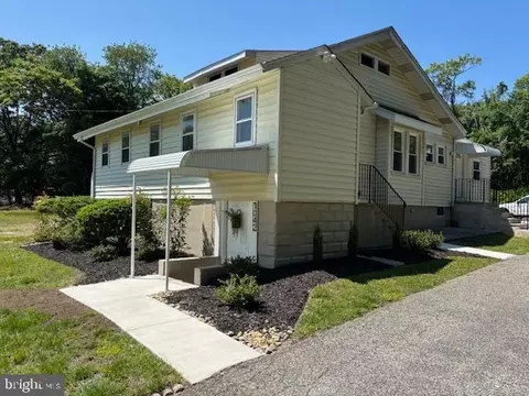 1042 W Walnut Rd W, Vineland, NJ 08360