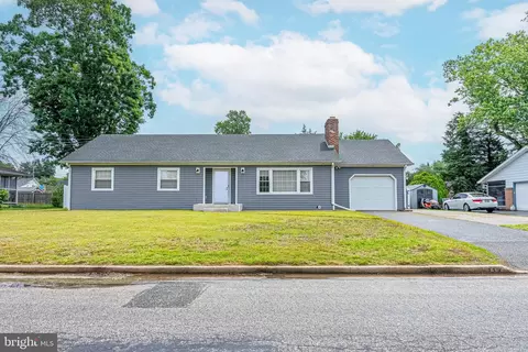 117 Boxwood Dr, Vineland, NJ 08361