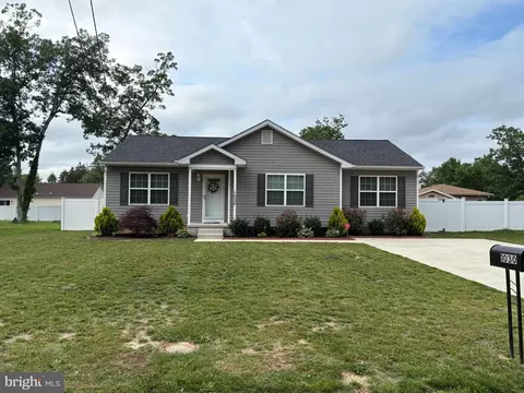 1030 Cambridge Pl, Vineland, NJ 08360