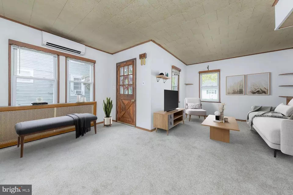 Living - 15 N 13th St, Millville, NJ 08332 photo 5 of 8