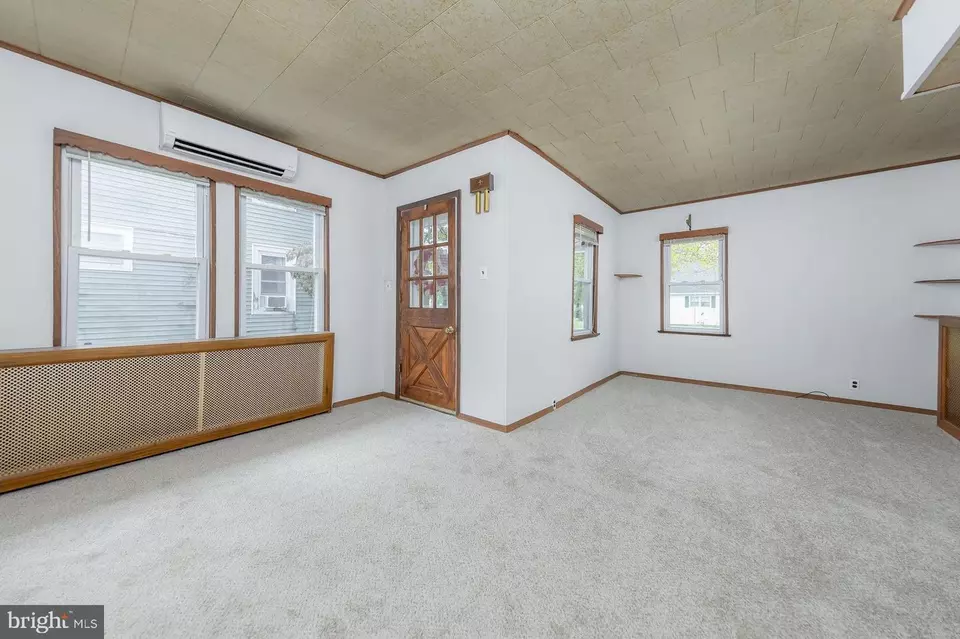 Living - 15 N 13th St, Millville, NJ 08332 photo 6 of 8