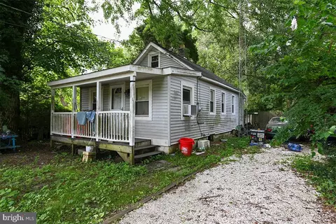 8 Middle St, Heislerville, NJ 08324