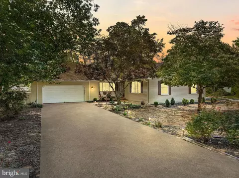 623 Dove Dr, Millville, NJ 08332