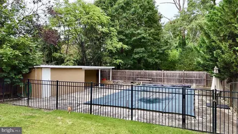 1208 E Crescent Dr, Vineland, NJ 08360