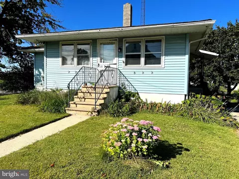 38 Franklin St, Cedarville, NJ 08311