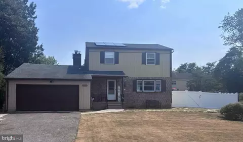 910 Hill Ln, Millville, NJ 08332