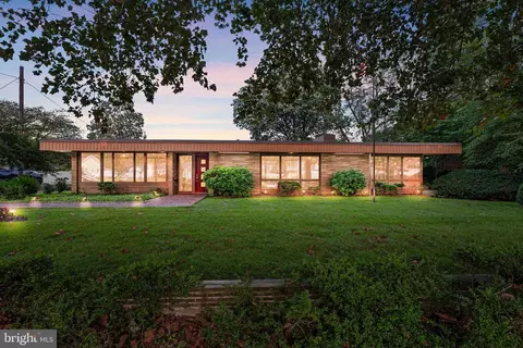 19 Northwood Dr, Vineland, NJ 08360