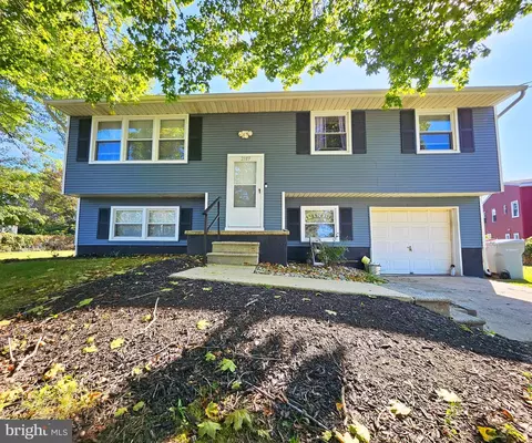 2189 Berkeley Dr, Vineland, NJ 08361