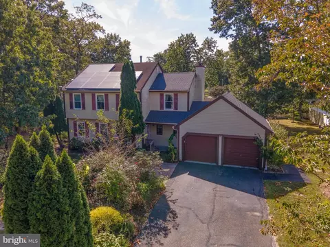422 Debbie Ln, Millville, NJ 08332