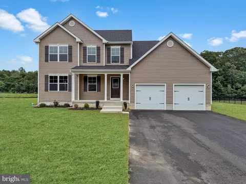 902 Chapel Dr, Vineland, NJ 08361