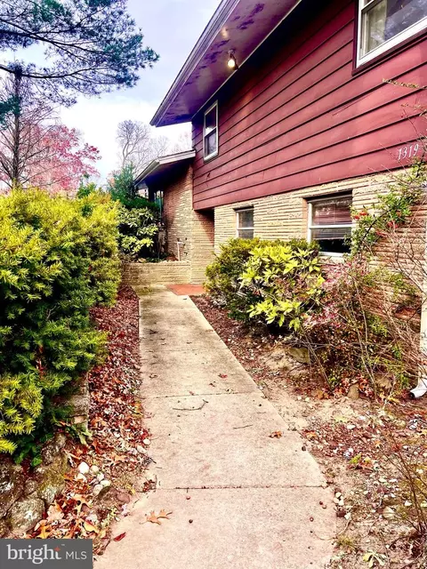 1319 Paterson Dr, Vineland, NJ 08361