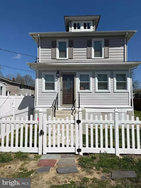 330 W Peach St, Vineland, NJ 08360