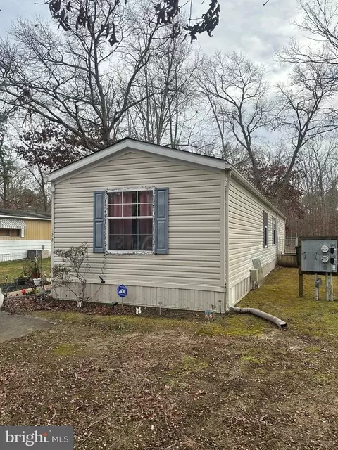 122 Chalet Ln, Vineland, NJ 08360