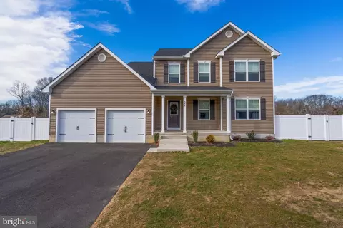 844 Chapel Dr, Vineland, NJ 08361