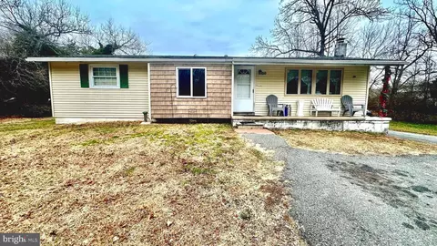 69 High St, Leesburg, NJ 08327