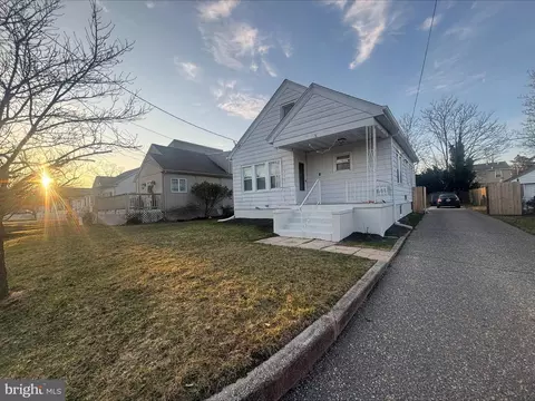 1009 Hamilton Dr, Vineland, NJ 08360