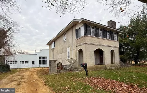 7 W Almond St, Vineland, NJ 08360