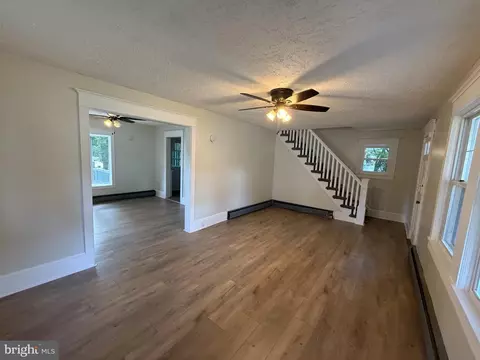 Living - 91 Summit Ave, Bridgeton, NJ 08302 photo 2 of 3