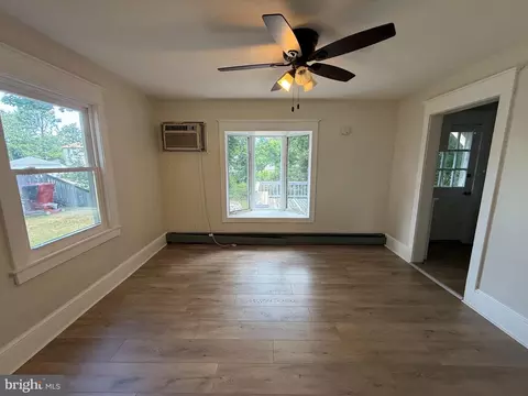 Living - 91 Summit Ave, Bridgeton, NJ 08302 photo 3 of 3