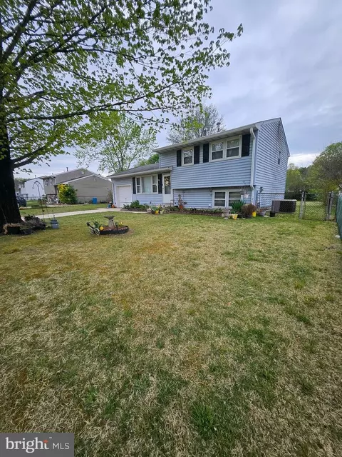 570 Bradford Dr, Vineland, NJ 08360