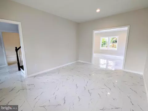 Living - 28 Osborn Ln, Bridgeton, NJ 08302 photo 3 of 4