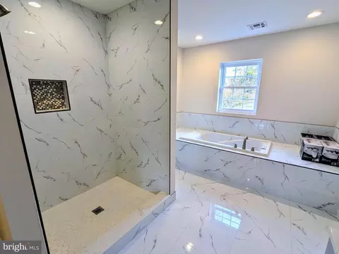 Bath - 28 Osborn Ln, Bridgeton, NJ 08302 photo 3 of 4