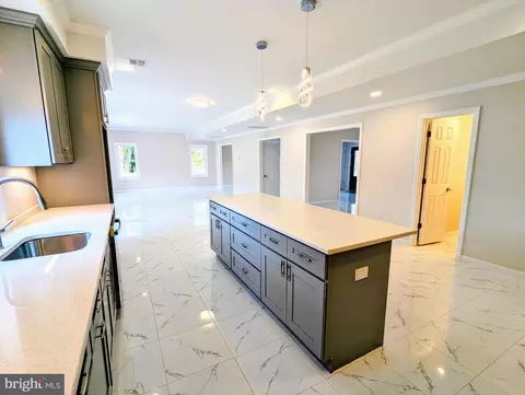 Entry Way - 28 Osborn Ln, Bridgeton, NJ 08302 photo 4 of 10
