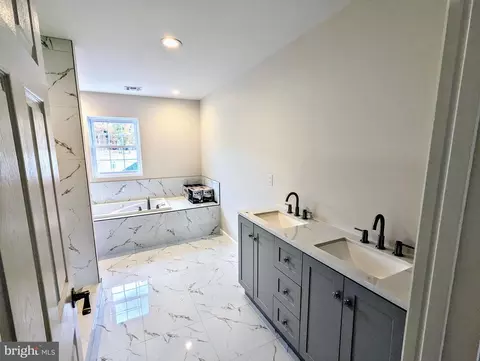 Bath - 28 Osborn Ln, Bridgeton, NJ 08302 photo 2 of 4