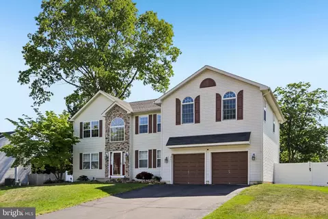 861 Longwood Dr, Vineland, NJ 08361