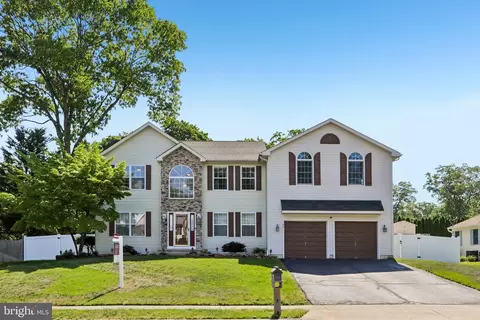 861 Longwood Dr, Vineland, NJ 08361