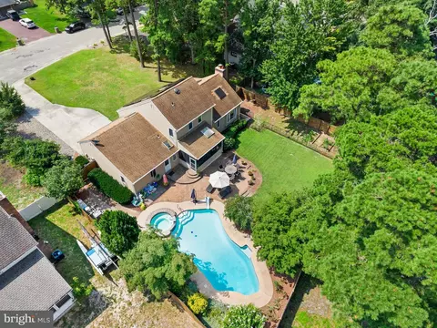 1302 Goldfinch Ln, Millville, NJ 08332