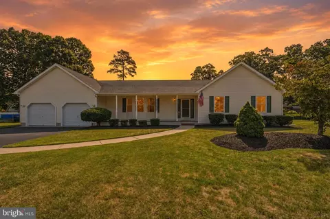 957 Golda Ln, Vineland, NJ 08361