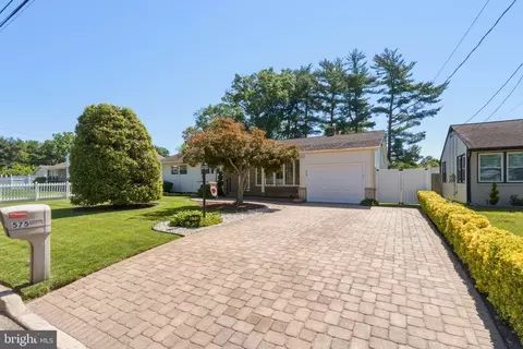 575 Royal Dr, Vineland, NJ 08360