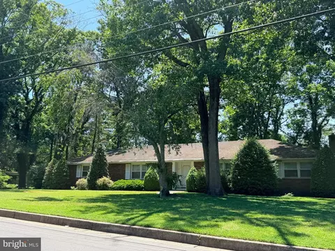 8 Oak Dr, Bridgeton, NJ 08302
